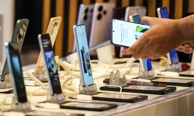 رئیس انجمن تلفن همراه