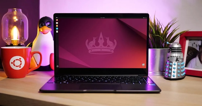 لپتاپ با سیستم عامل لینوکس