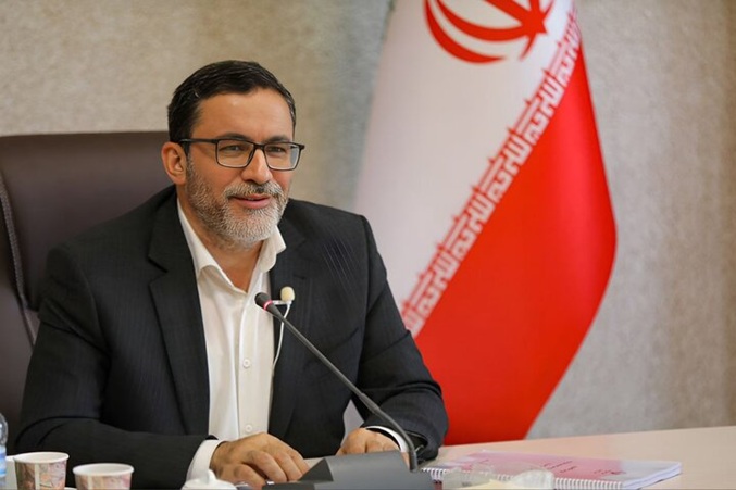 ): مصطفی طاهری رئیس کمیته آی سی تی کمیسیون صنایع و معادن مجلس در حال سخنرانی