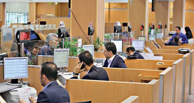 یک شعبه بانکی در حال کار