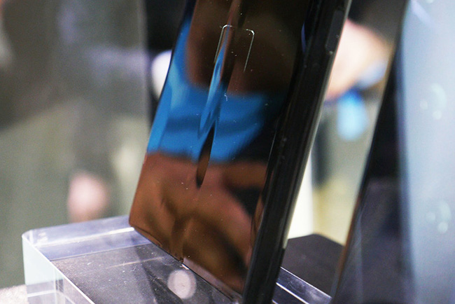 Huawei-Mate-X-wrinkled.jpg