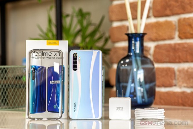 RealmeXT-001.jpg