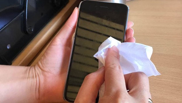 sanitize-smartphones2.jpg