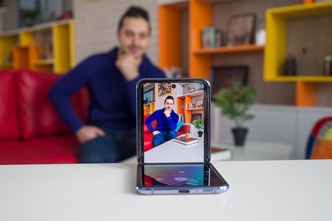 Galaxy-Z-Flip-camera.jpg