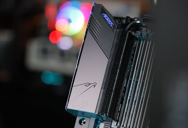 AORUS-TRX40-XTREME-2.jpg