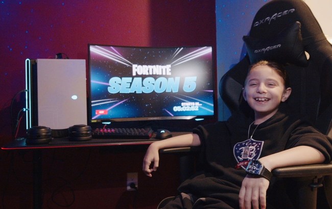 1kidfortniteplayer.jpg