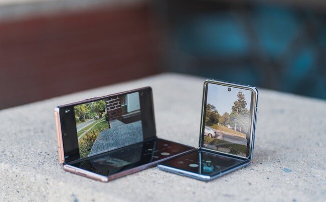 galaxy-z-fold-2-vs-z-flip.jpg