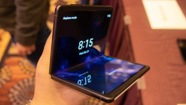TCL-foldable-phone-2