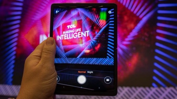 TCL-foldable-phone-8