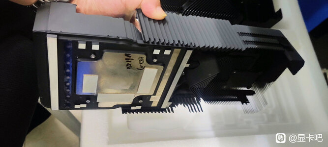 تصویر هیت سینک کارت گرافیک rtx 4090